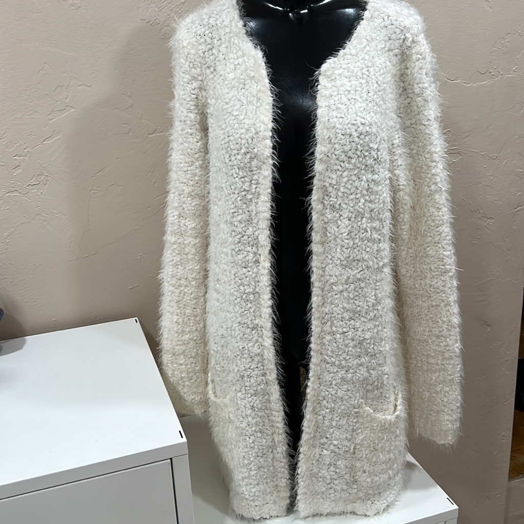 Fashion Union Woman’s Medium Long Sleeve Open Front Off White Fuzzy Sweater